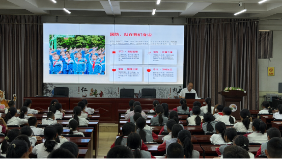 老兵宣讲进校园，红色基因润童心