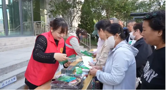 乌海市退役军人事务局开展红色电影进社区活...